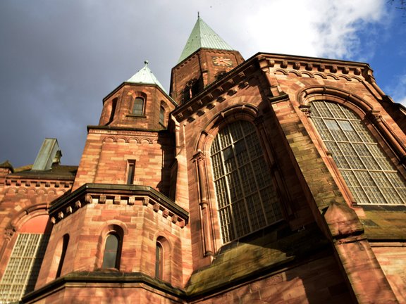 Apostelkirche_Fenster.jpg 